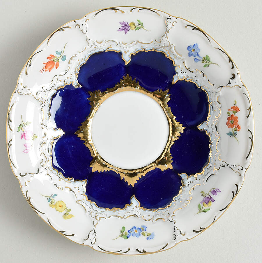 Strewn Flowers Saucer by Meissen (Germany)-1