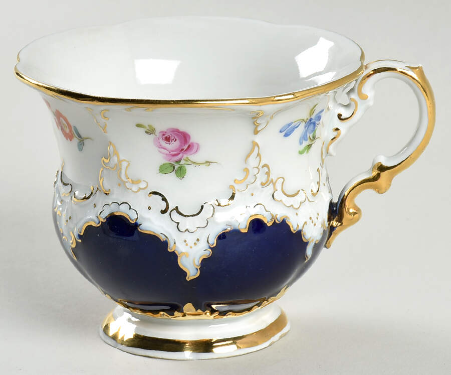 Strewn Flowers Footed Cup by Meissen (Germany)-1
