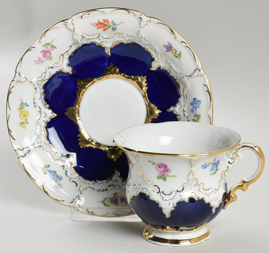 Strewn Flowers Footed Cup & Saucer Set by Meissen (Germany)-1