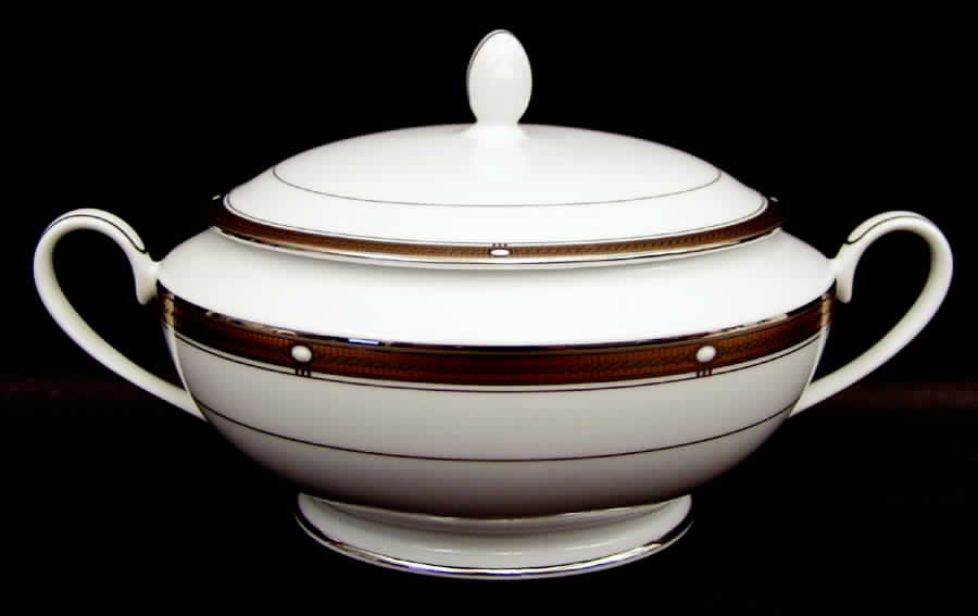 Pearl Ridge 1.5 Qt Round Covered Casserole by Mikasa-1