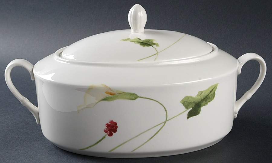 Classic Calla 2 Quart Oval Covered Casserole by Mikasa-1