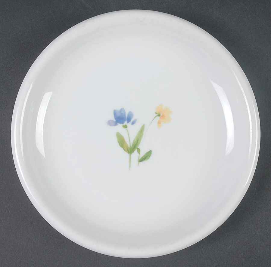 Soft Touch Salad Plate by Mikasa-1