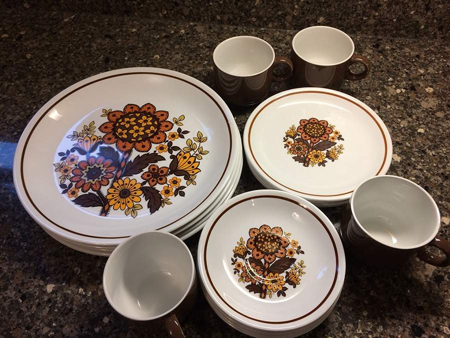 ANNETTE Dinner Plate by Alfred Meakin-1