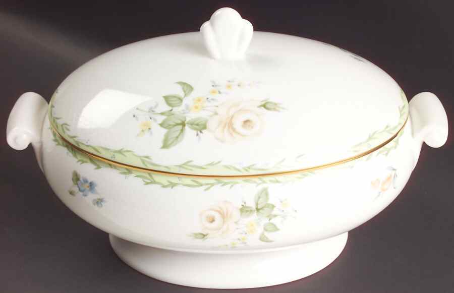 First Kiss Oval Covered Vegetable by Mikasa-1