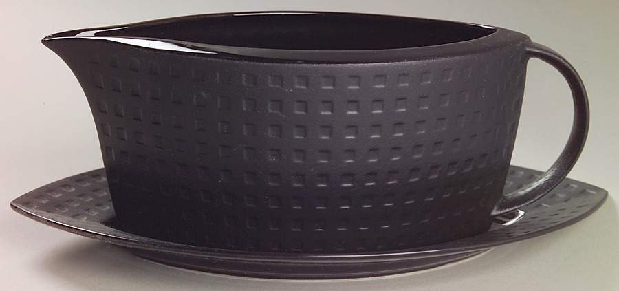 Ebony Contrast Gravy Boat & Underplate (Relish/Butter) by Mikasa-1
