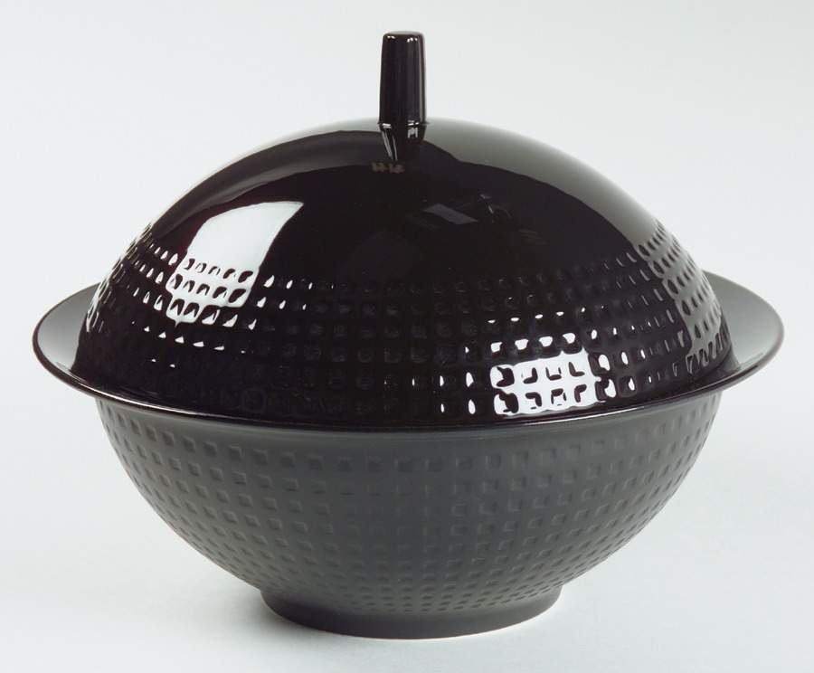 Ebony Contrast 2 Qt Round Covered Casserole by Mikasa-1