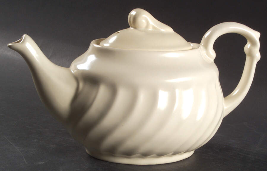 Yorkshire Ivory (Matte) Teapot & Lid by Metlox - Poppytrail - Vernon-1