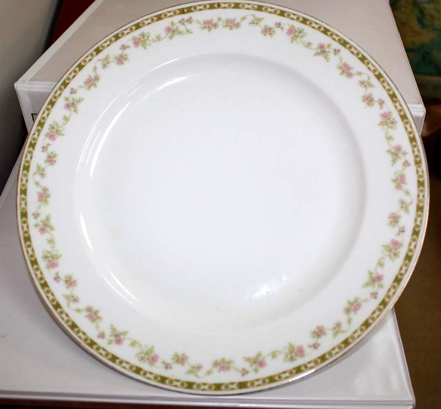 MUE98 Dinner Plate by Paul Muller-1
