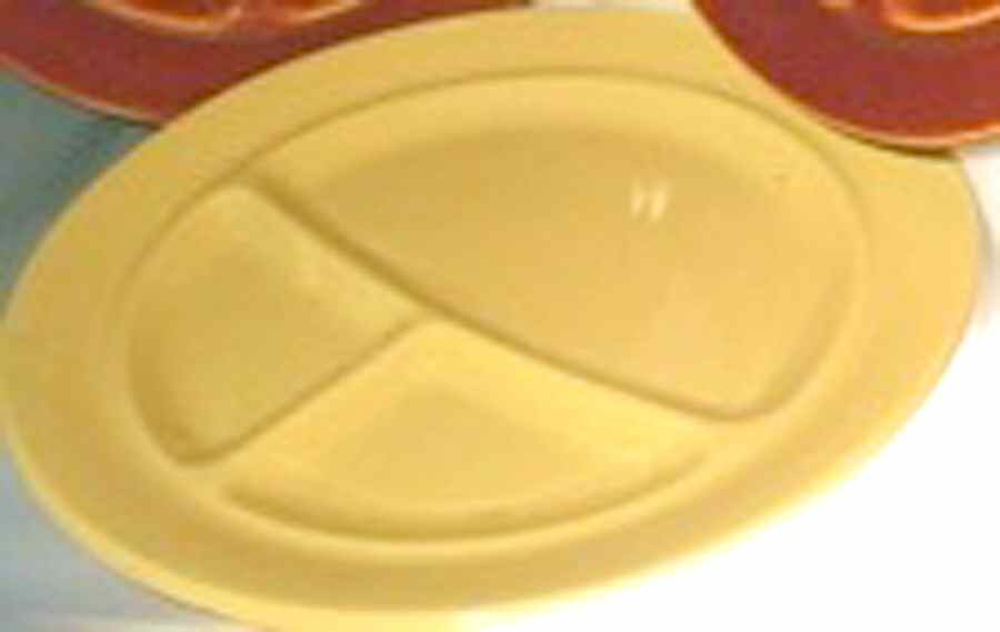 200 Canary Yellow (Glossy, Rim) Grill Plate by Metlox - Poppytrail - Vernon-1