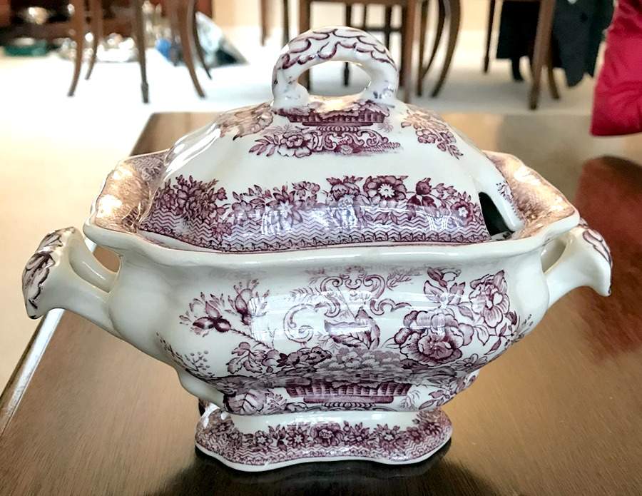 Ascot Mulberry Sauce Boat & Lid by Mason's-1