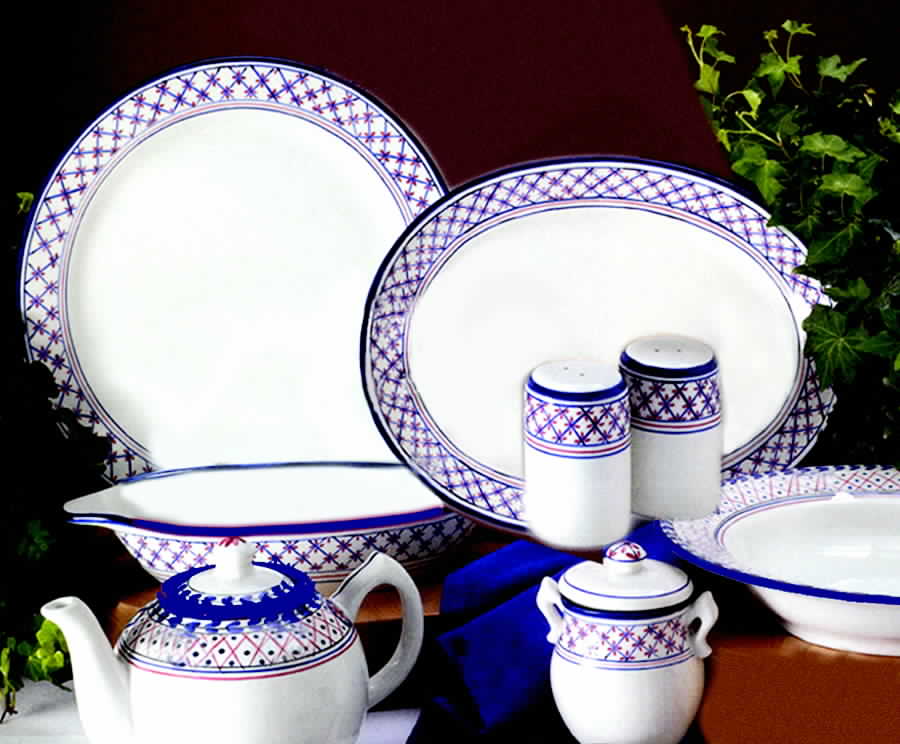 Quarto Salt & Pepper Set by Mesa Intl-1