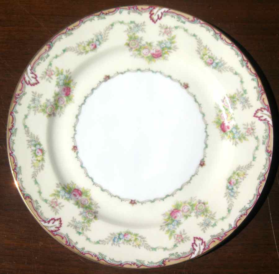 Burgundy (Squiggly Verge) Dinner Plate by Meito-1