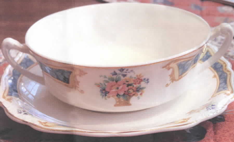 MEK137 Flat Cream Soup Bowl & Saucer Set by J & G Meakin-1