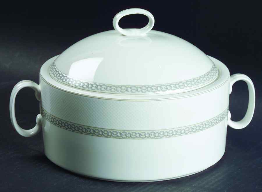 Verona 2 Qt Round Covered Casserole by Mikasa-1