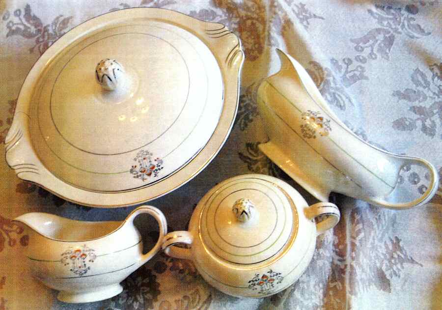 MEK141 Creamer by J & G Meakin-1