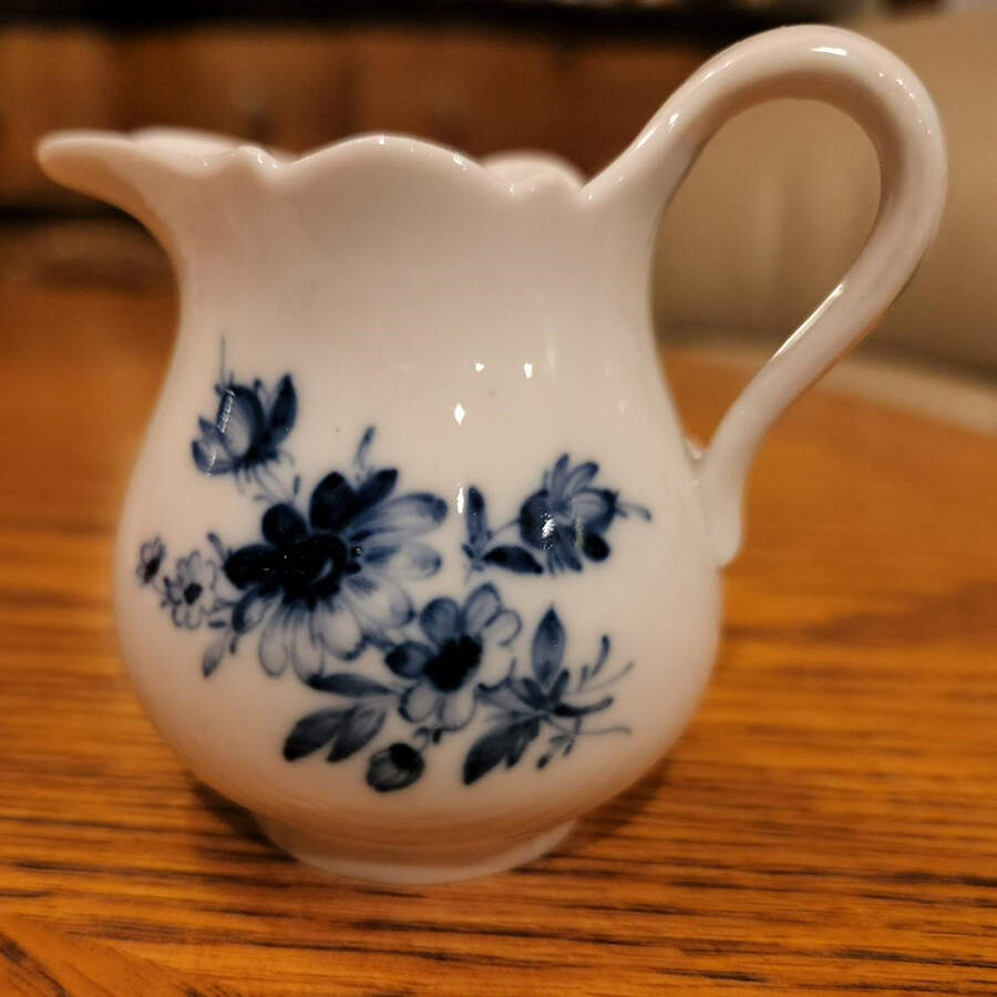 MSS87 Mini Creamer by Meissen (Germany)-1