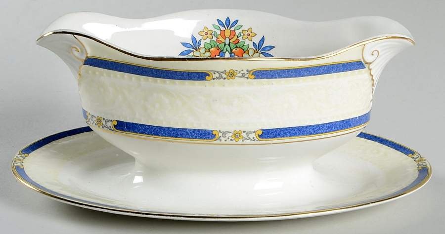 MEA133 (Cream and White) Gravy Boat with Attached Underplate by Alfred Meakin-1