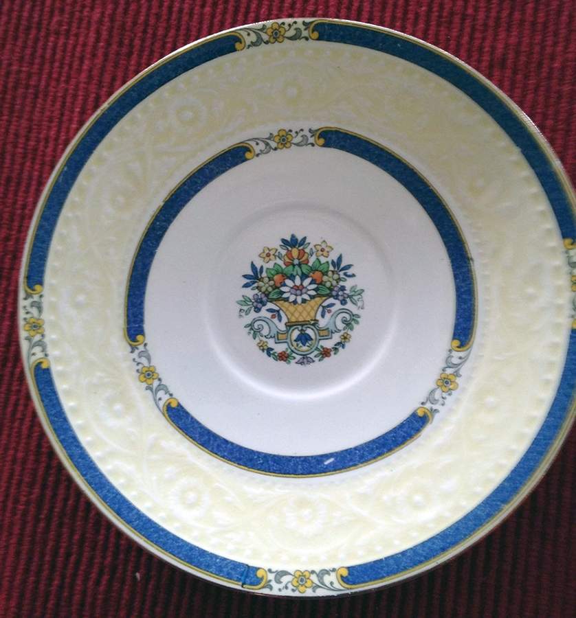 MEA133 (Cream and White) Saucer by Alfred Meakin-1