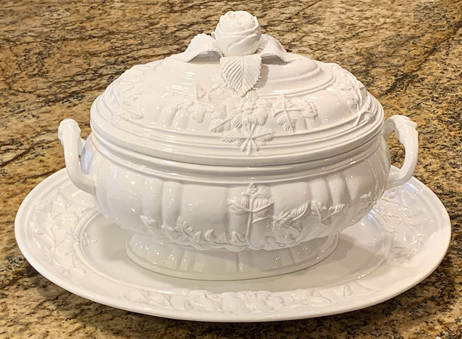Musee Des Arts Oval Tureen & Lid with Underplate by Mottahedeh-1