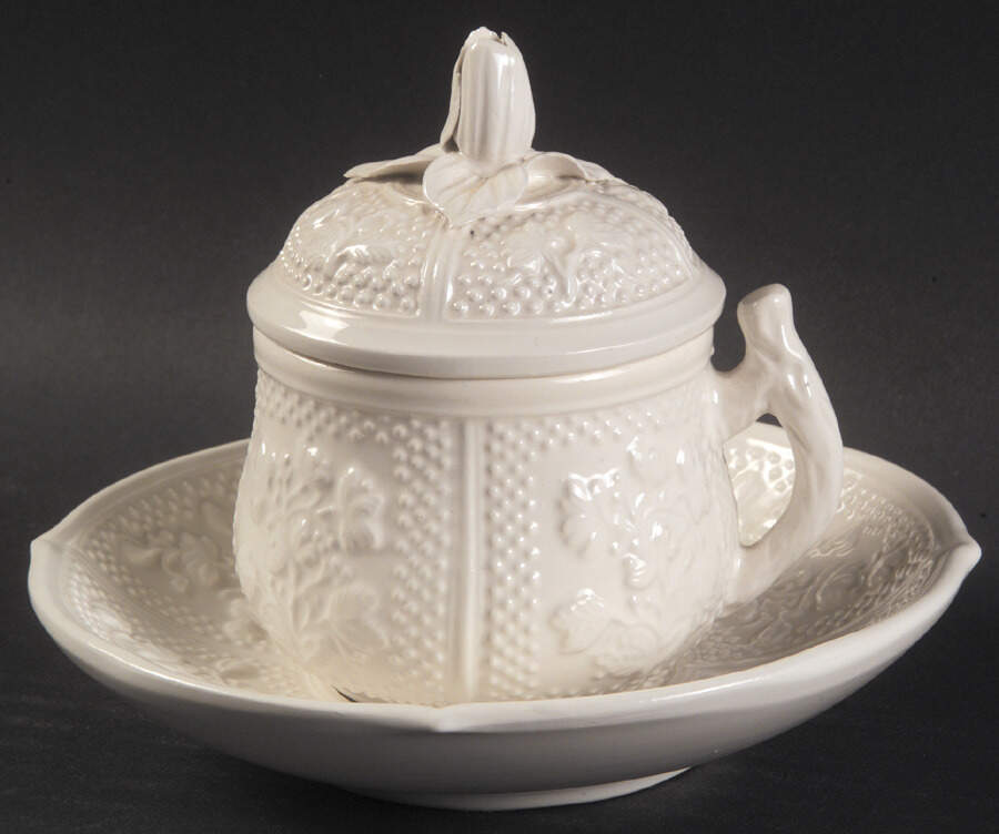 Musee Des Arts (3 Pc) Pot de Creme (Lid, Base & Underplate) by Mottahedeh-1
