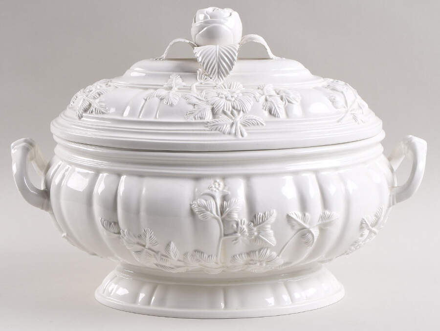Musee Des Arts Oval Tureen & Lid by Mottahedeh-1