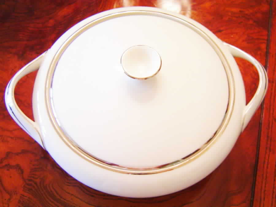 C459 Round Covered Vegetable by Meito-1