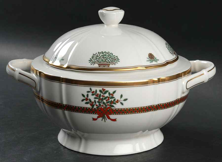 Christmas Garden 2 Qt Round Covered Casserole by Mikasa-1