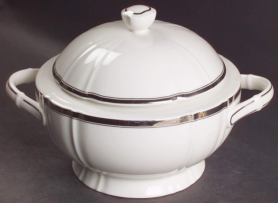 Hyde Park Platinum 2 Qt Round Covered Casserole by Mikasa-1