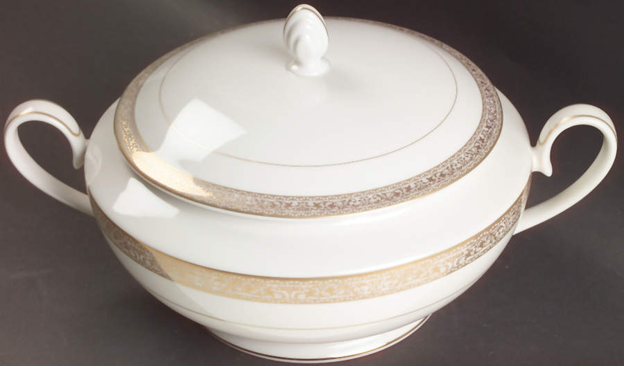 Imperial Court Gold 2 Qt Round Covered Casserole by Mikasa-1