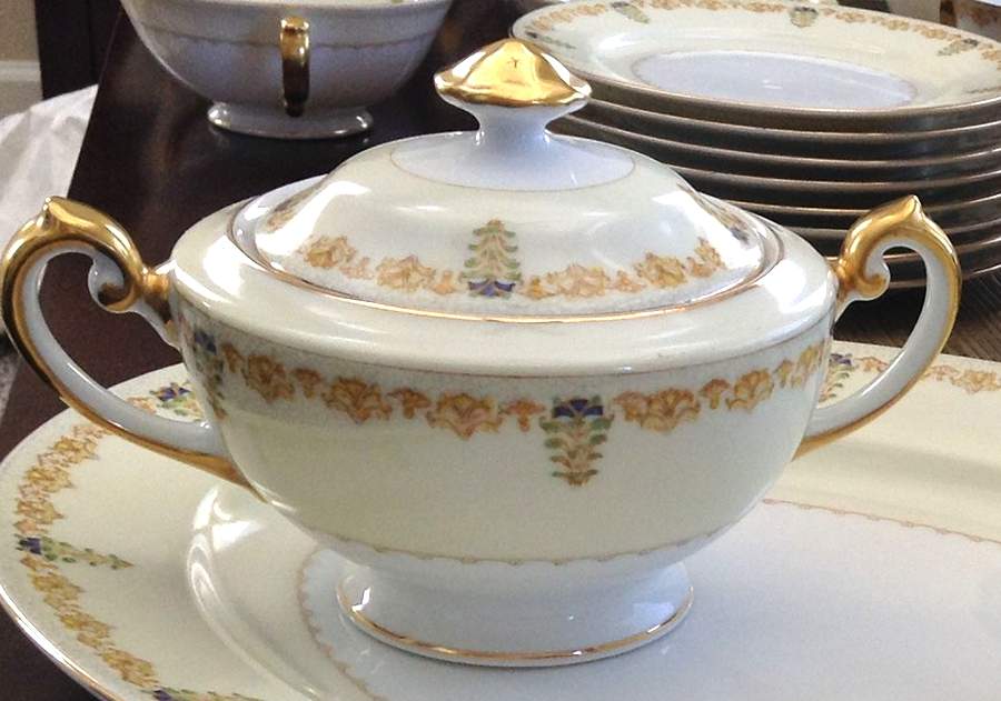 V1915 Sugar Bowl & Lid by Meito-1