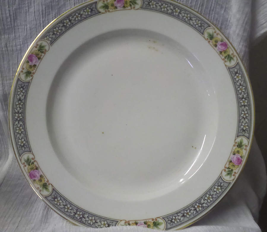 MUE106 Dinner Plate by Paul Muller-1