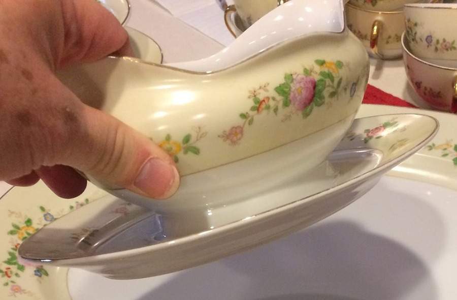 MEI861 Gravy Boat with Attached Underplate by Meito-1