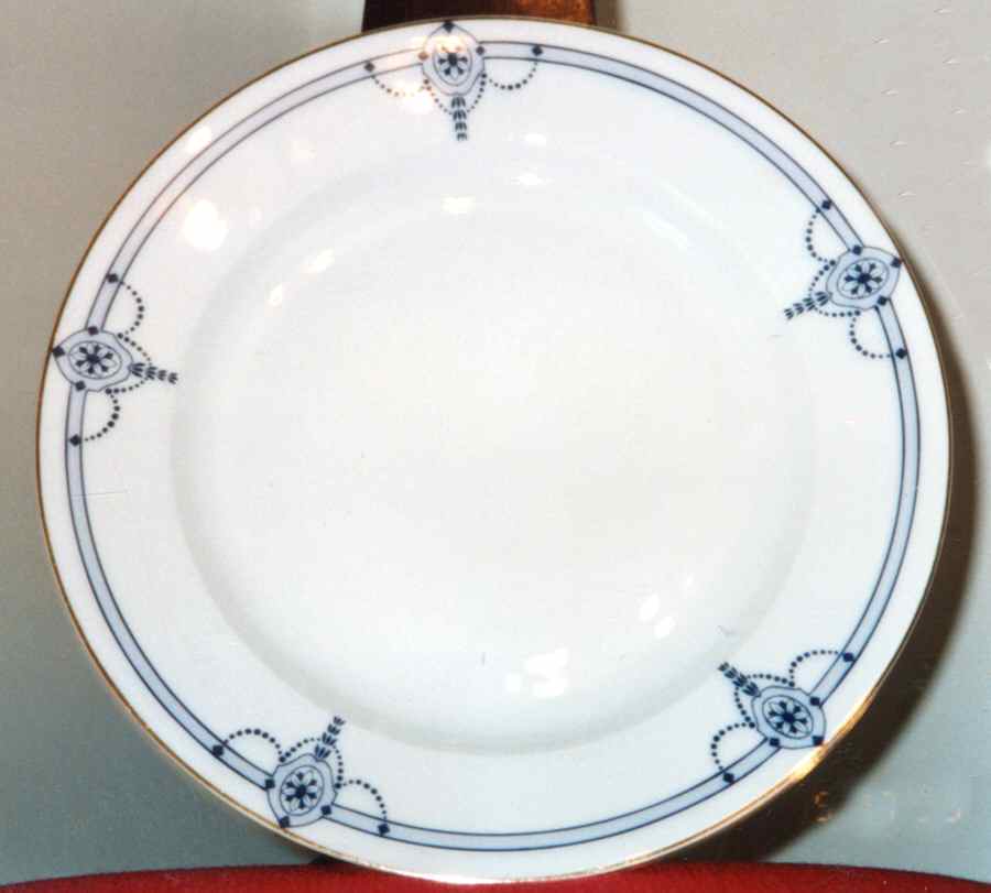 MUE109 Dinner Plate by Paul Muller-1