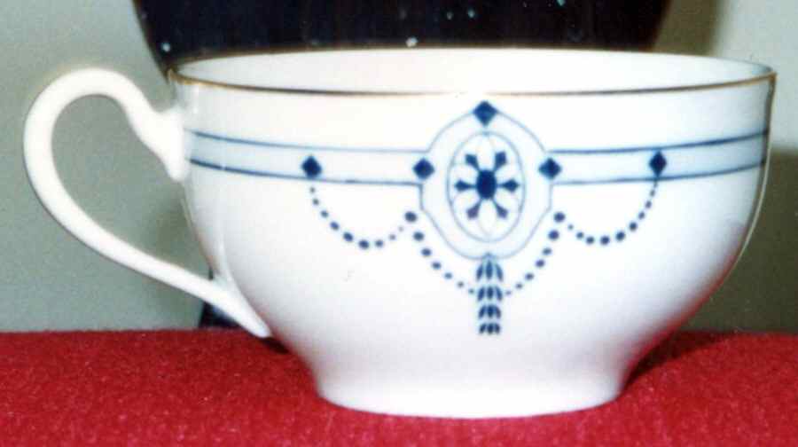 MUE109 Flat Cup by Paul Muller-1