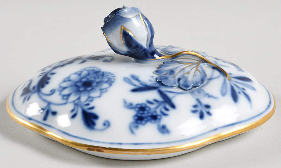 Blue Onion (Gold Trim) Lid for Sugar Bowl by Meissen (Germany)-1