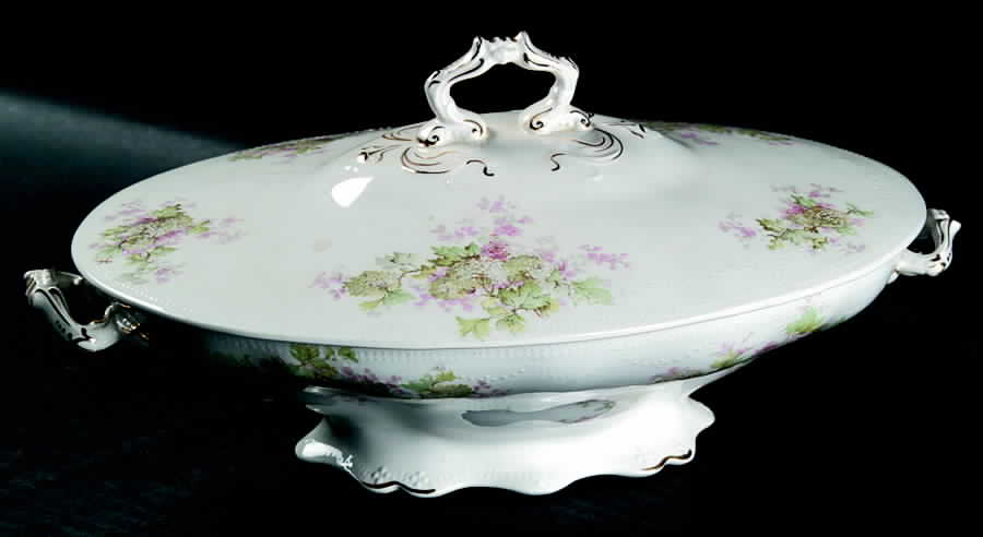 MEK152 Oval Covered Vegetable by J & G Meakin-1