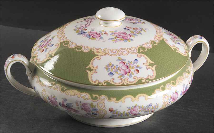 Cockatrice Green (Smooth, Wreath Backstamp) Round Covered Vegetable by Minton-1