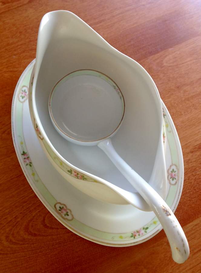 Mei886 Gravy Boat with Attached Underplate by Meito-1