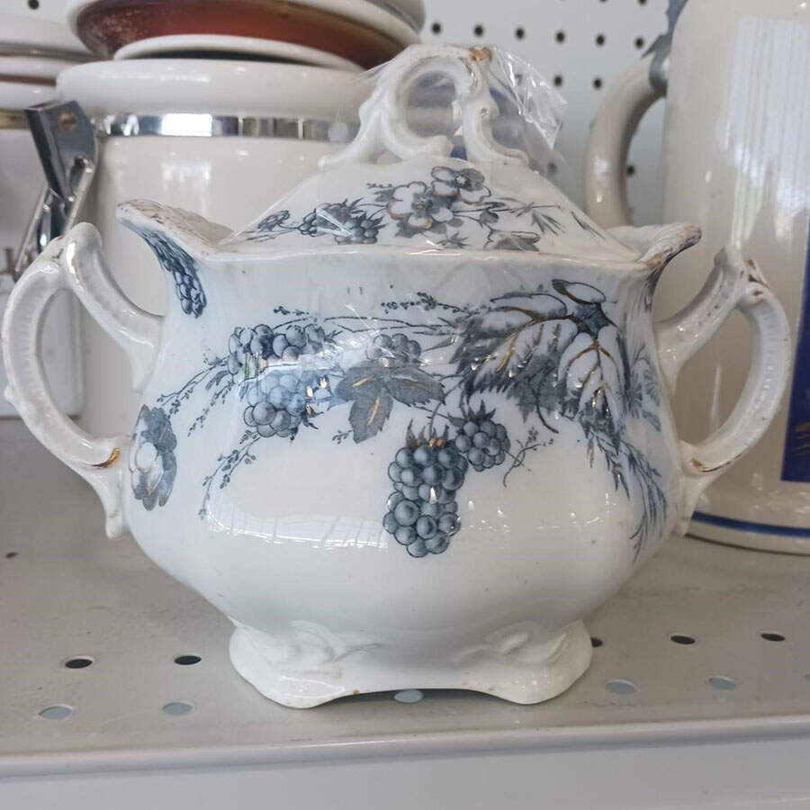 Bramble Blue Sugar Bowl & Lid by Alfred Meakin-1
