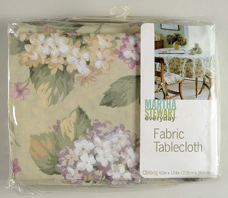 Hydrangea 60" X 104" Oblong Tablecloth by Martha Stewart-1