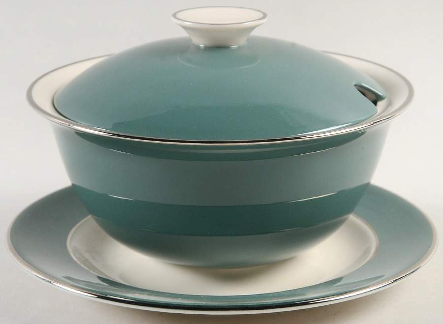 MCH9 Sauce Boat with Attached Underplate & Lid by Manchester-1