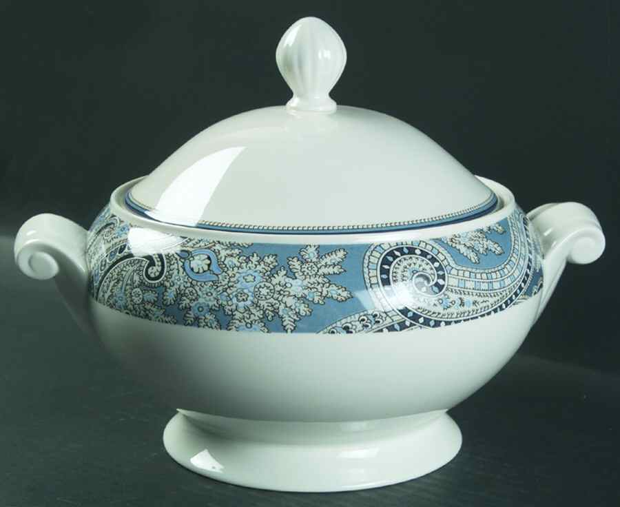 Linden 2 Qt Round Covered Casserole by Mikasa-1