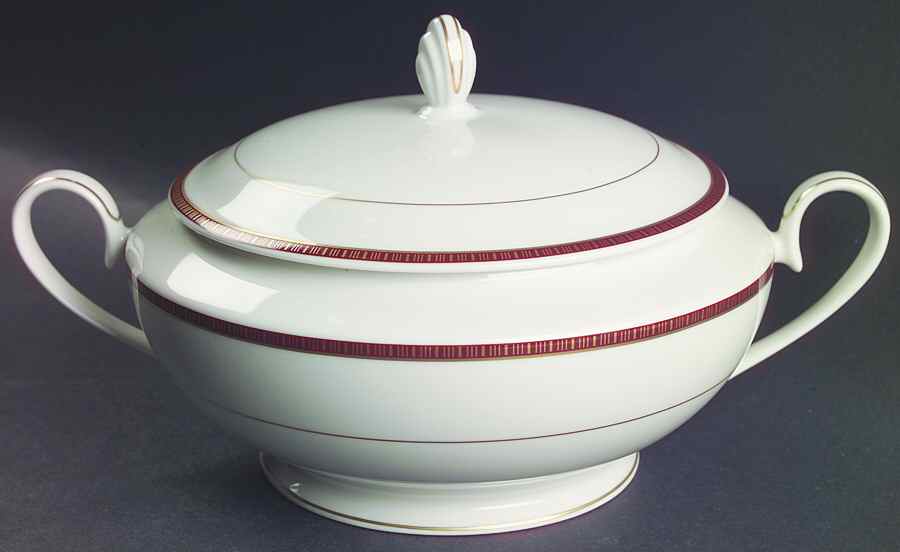 English Brocade 2 Qt Round Covered Casserole by Mikasa-1