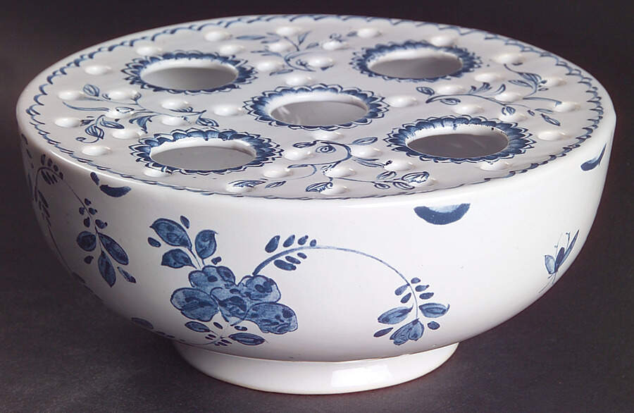 Metropolitan Museum Of Art Crocus Pot by Mottahedeh-1