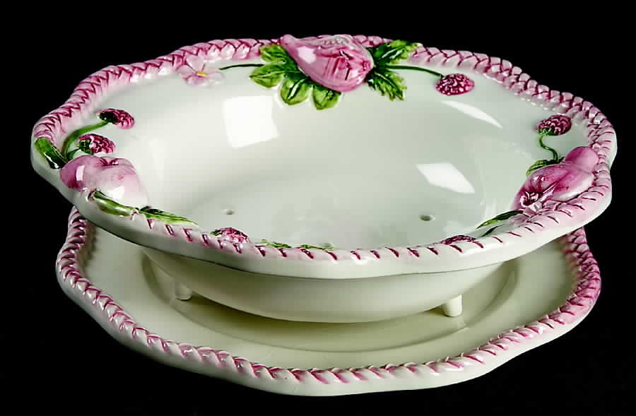 Frutta Fresca Pierced Berry Bowl and Underplate by Seymour Mann-1