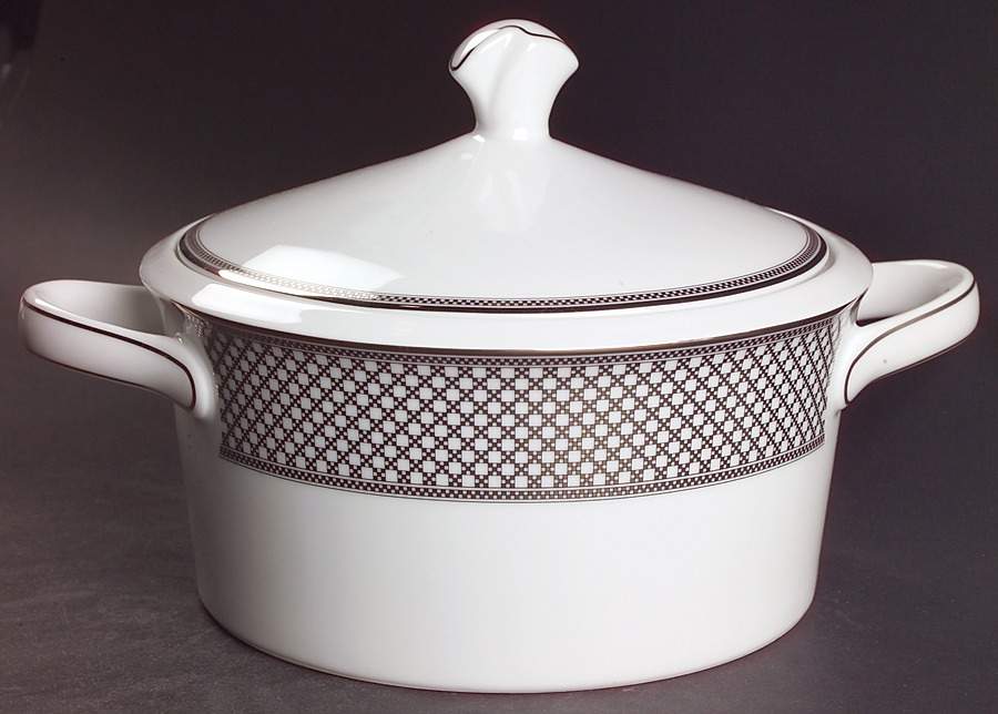 Majestic Manor (L3169) 2 Qt Round Covered Casserole by Mikasa-1