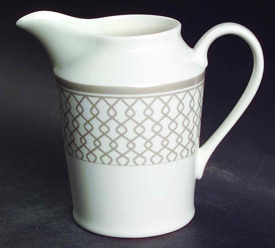 Venetian Link Creamer by Mikasa-1
