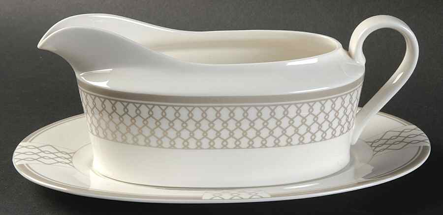 Venetian Link Gravy Boat & Underplate by Mikasa-1