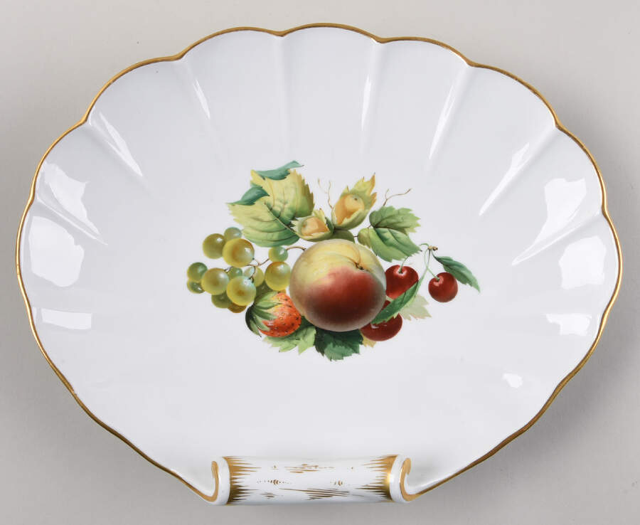 MSS108 12" Shell Shaped Dish by Meissen (Germany)-1
