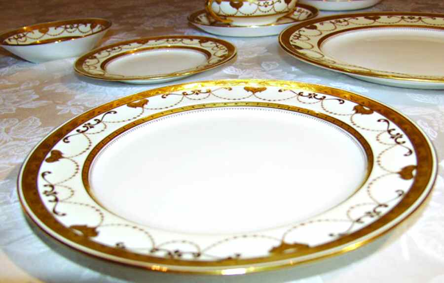 H2356 Dinner Plate by Minton-1